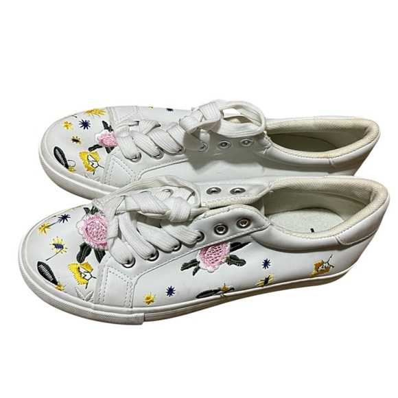 Shoes - White embroidered floral sneakers with lace up design